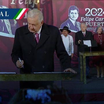 AMLO firma reformas constituciones de Guardia Nacional y pueblos indígenas