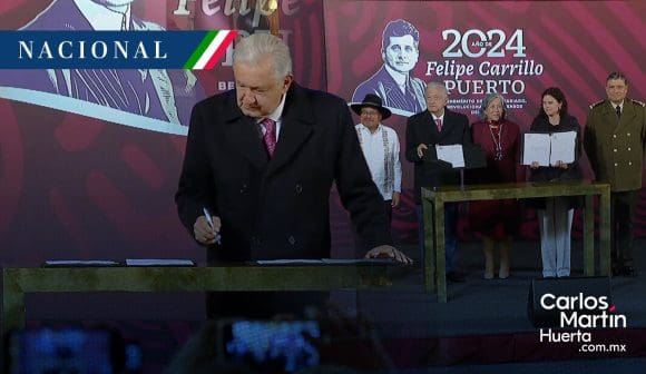 AMLO firma reformas constituciones de Guardia Nacional y pueblos indígenas