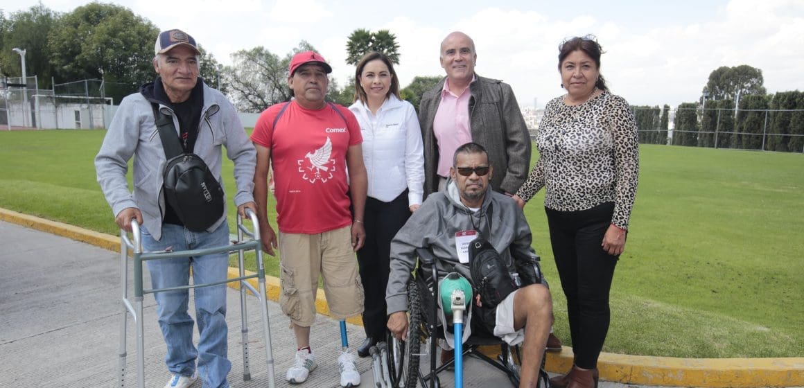 Entrega Gaby Bonilla 66 prótesis a favor de personas con discapacidad