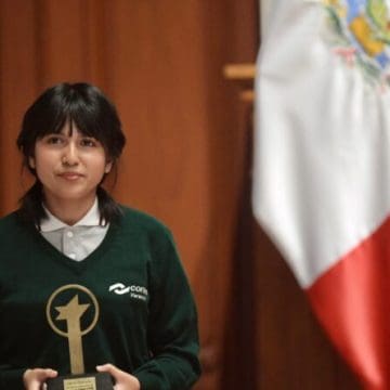 Ángela Olazarán, alumna de Conalep finalista del “Premio Nobel de la Educación”