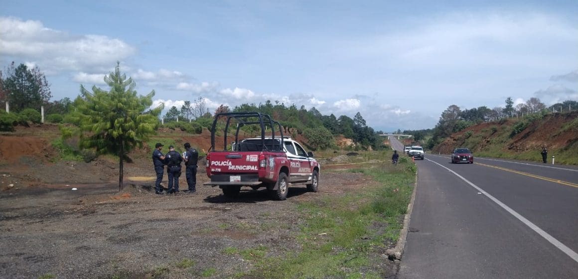 Abandonan dos cuerpos sobre la autopista Tlaxco-Tejocotal