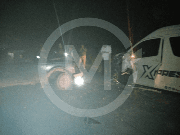 Muere chofer de camioneta al chocar contra Urvan ORO entre Ahuehuetzingo – Lagunillas