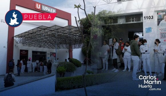 Estudiantes de medicina de la UPAEP se manifiestan; bloquean accesos