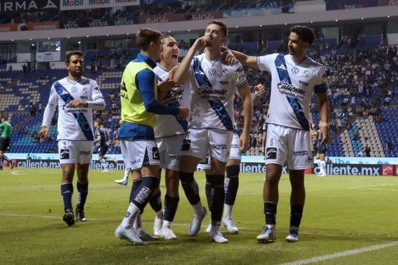 Puebla vence 2-1 al Querétaro en el estadio Cuauhtémoc