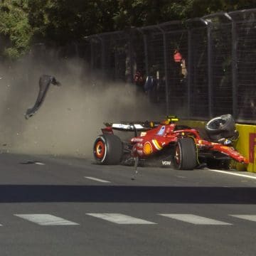 Sainz se le cerró a “Checo”, provocando fuerte choque en la penúltima vuelta en el GP de Azerbaiyán