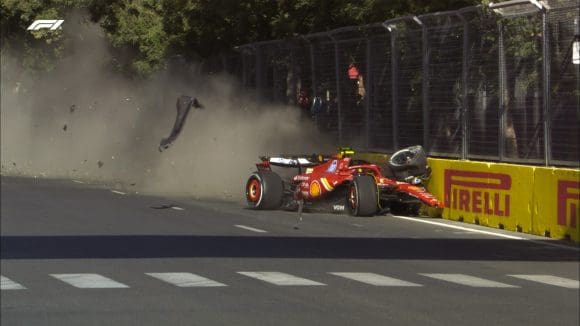 Sainz se le cerró a “Checo”, provocando fuerte choque en la penúltima vuelta en el GP de Azerbaiyán