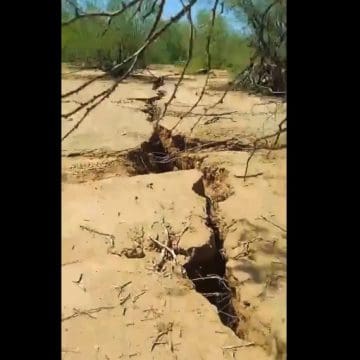 Aparecen grietas en Hermosillo y Los Ángeles