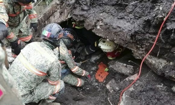 Jilotzingo-Deslave-Busqueda-920x554 Suman nueve personas fallecidas en derrumbe de Jilotzingo, Estado de México