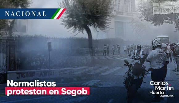 Normalistas Ayotzinapa Normalistas de Ayotzinapa protestan en Segob