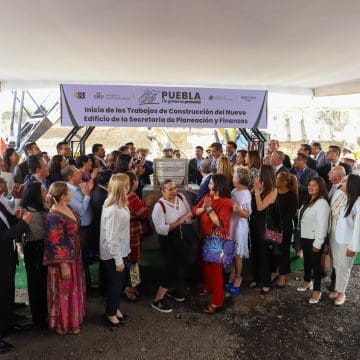 Céspedes Peregrina coloca la “Primera Piedra” para la nueva sede de la Secretaría de Finanzas