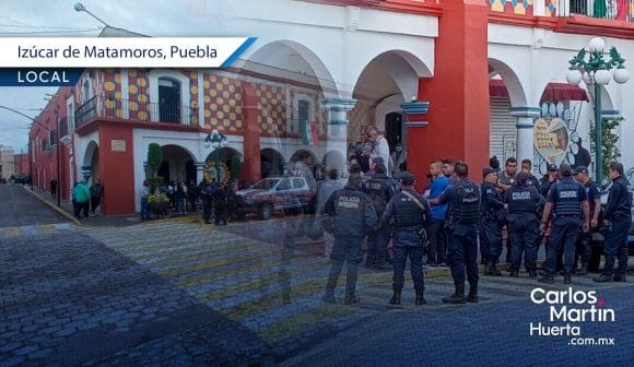 Policías de Izúcar de Matamoros realizan paro por falta de pagos