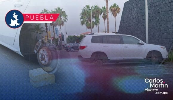 Roban llantas a camioneta en Lomas de Angelópolis; así quedó