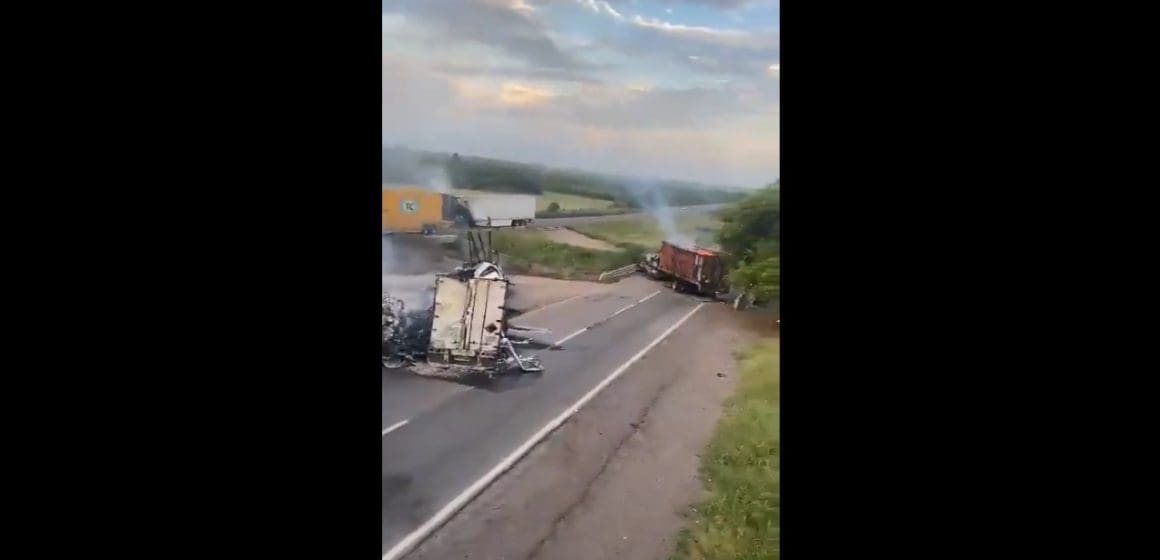 Localizan cinco cuerpos tras bloqueo en maxipista Mazatlán-Culiacán