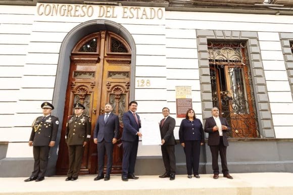 Con colocación del Bando Solemne, Fiestas Patrias inician en Puebla