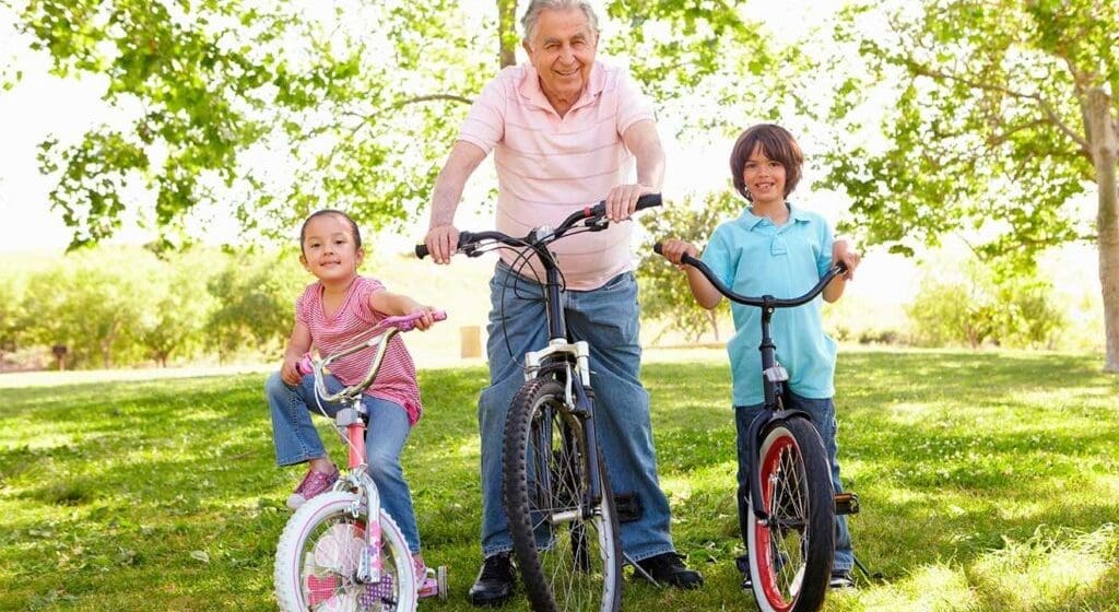 Beneficios de la interacción entre abuelos y nietos