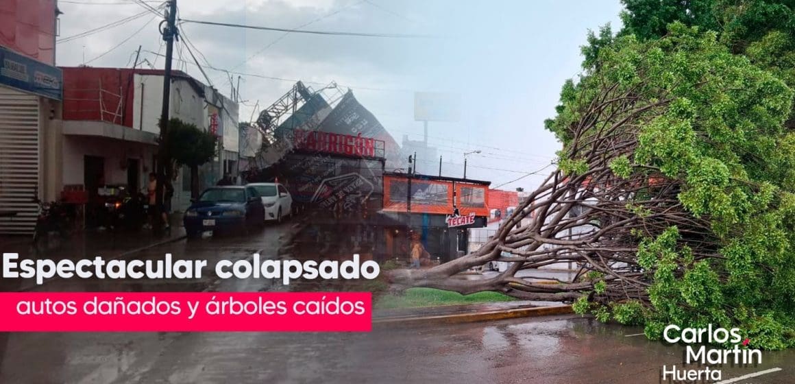 Un espectacular colapsado, vehículos varados y árboles caídos, saldo de la lluvia de este martes