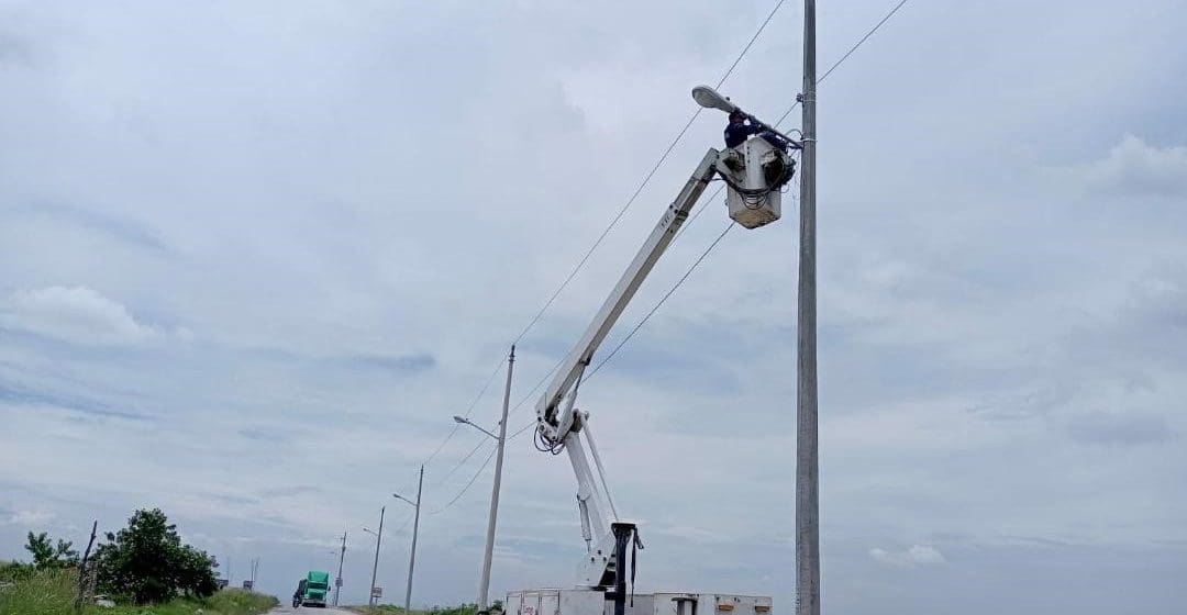 Secretaría de Servicios Públicos continúa con mantenimiento a puntos de Luz en la ciudad