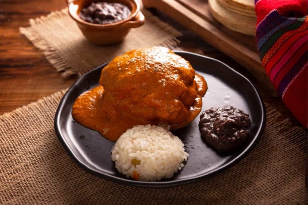 pollo encacahuatado