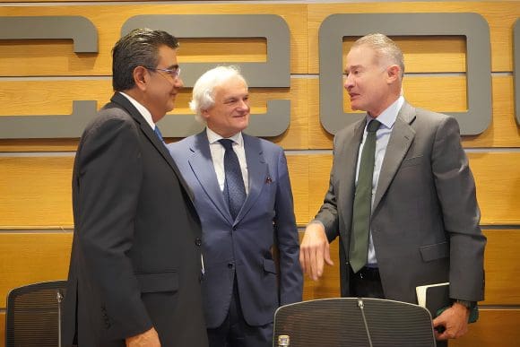 tres_4 En España, gobierno estatal fortalece cooperación con empresas para consolidar economía poblana