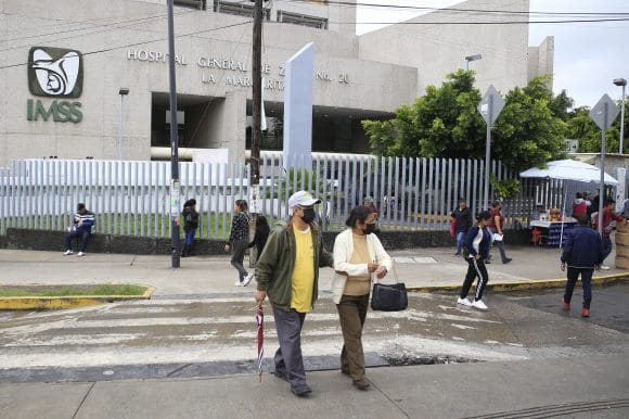 Confirma IMSS ruptura de vidrios de una ventana en La Margarita; hay una persona lesionada