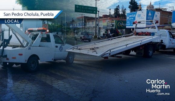 Operadores de grúas bloquean accesos a San Pedro Cholula; denuncian abusos