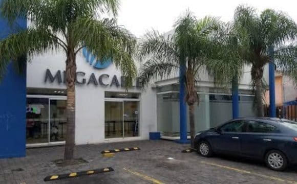 Un hombre falleció después de convulsionar al interior de Megacable en Las Torres