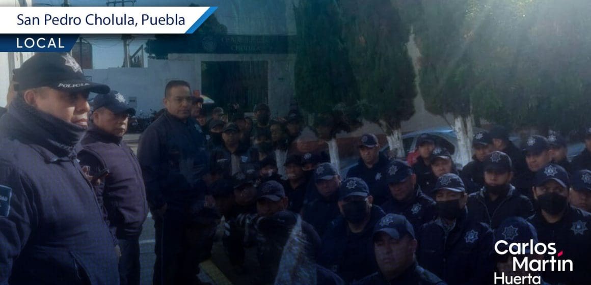 Policías realizan paro de labores en San Pedro Cholula por ratificación de mandos