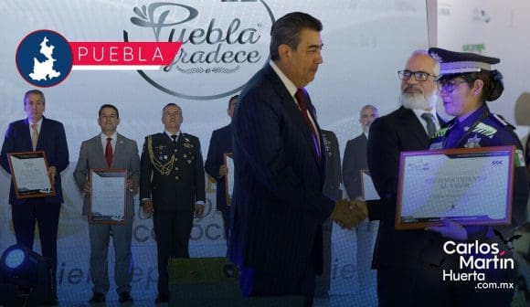 Reconocen labor de servidores públicos, policías y militares en Puebla