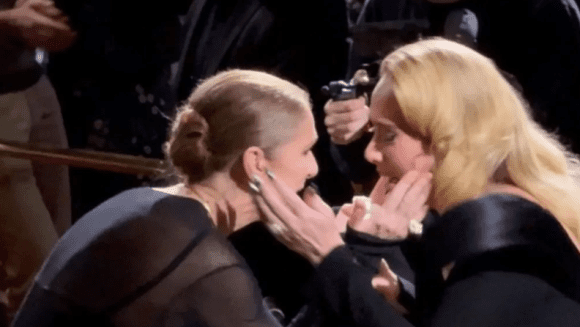 Emotivo abrazo entre Adele y Céline Dion durante concierto en Las Vegas