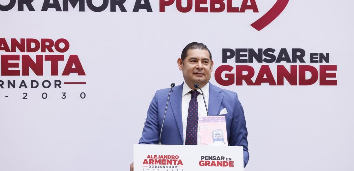 Alejandro Armenta presenta auto eléctrico fabricado en Puebla