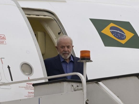 Avión de Lula da Silva presenta falla técnica que lo obliga a regresar a México