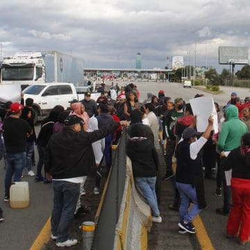 Habitantes de Atzala bloquean autopista México-Puebla por sustracción de menor