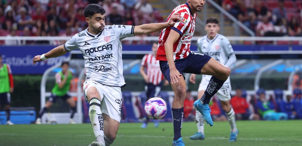 Sin Gago; las Chivas vinieron de atrás para superar al Necaxa y ligaron victorias