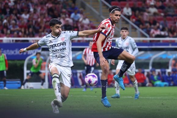 Sin Gago; las Chivas vinieron de atrás para superar al Necaxa y ligaron victorias