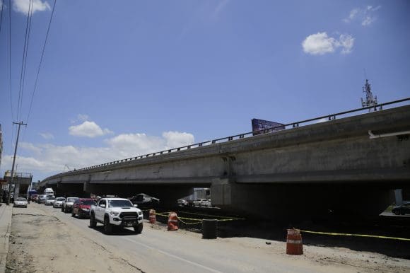 Abren temporalmente paso superior vehicular “Central de Abasto”