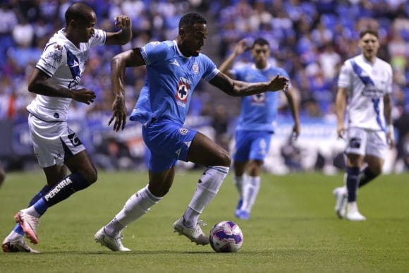 El Puebla cae ante el líder del torneo Cruz Azul en el Cuauhtémoc