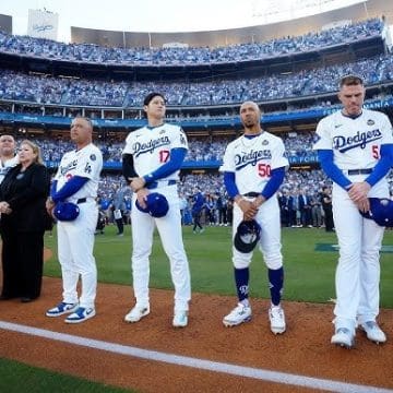 Los Dodgers rinden homenaje a Fernando Valenzuela en el primer partido de la Serie Mundial