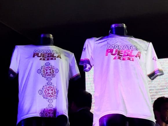 Fueron presentadas la Playera y la Medalla rumbo al Maratón de Puebla 2024