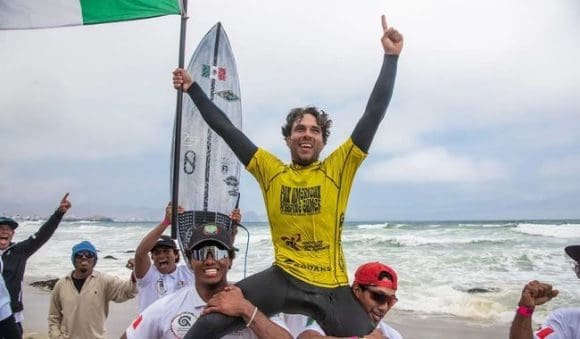 El surfista mexicano Sebastián Williams obtiene oro en los Juegos Panamericanos en Perú