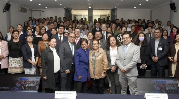 Entregan reconocimientos por antigüedad a personal académico y administrativo