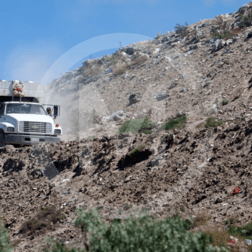 Ejidatarios de Agua Escondida cierran a RESA el relleno sanitario de Izúcar por adeudos