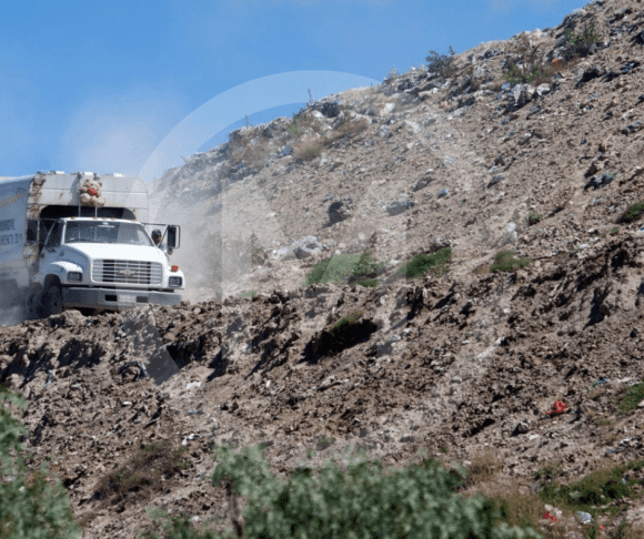 Ejidatarios de Agua Escondida cierran a RESA el relleno sanitario de Izúcar por adeudos