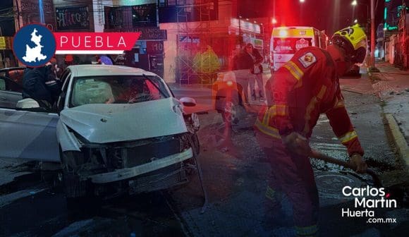 En presunto estado de ebriedad, mujer se estrella contra consultorio en la colonia Volcanes