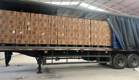 Recuperan tráiler con cervezas robado en Guanajuato