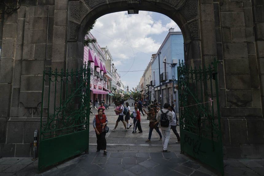 Puebla en semáforo rojo: Informalidad laboral sube al 70.2% en 2025