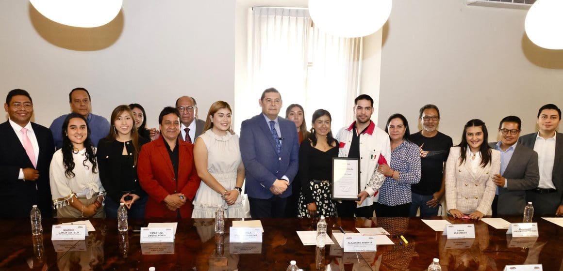 Puebla, tierra de campeones: Armenta reconoce a Gibrán Zea, esgrimista olímpico