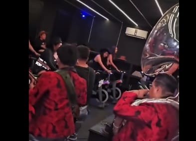 (VIDEO) Banda toca en vivo en clase de spinning en Oaxaca