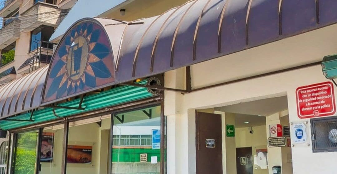 Hombres armados asaltan a clientes de Taqueria La Oriental de la 31 Poniente