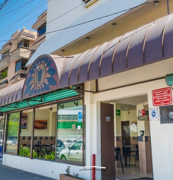 Hombres armados asaltan a clientes de Taqueria La Oriental de la 31 Poniente