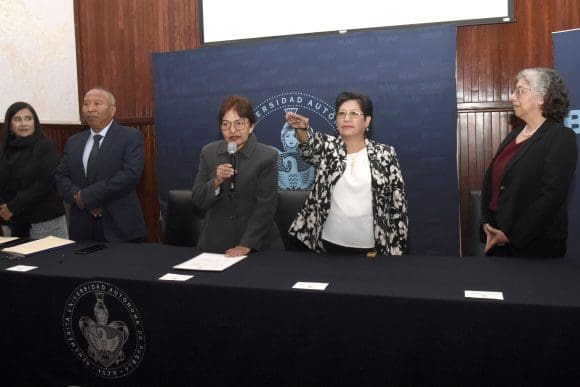 Rectora Lilia Cedillo toma protesta a nueva directora de la Facultad de Lenguas